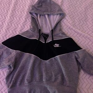 nike cropped hoodie